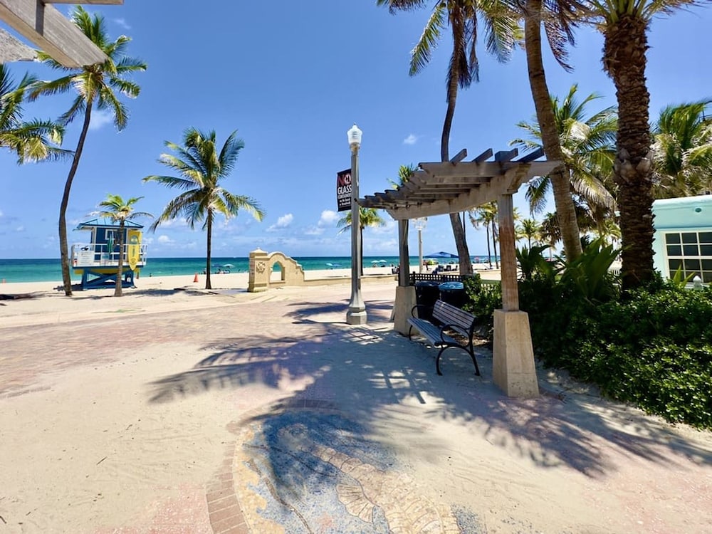 Beach Lover s Studio Apartment in Hollywood FL, Photo 24