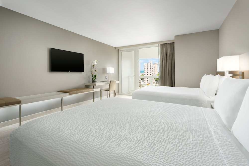 Room, 2 Queen Beds, Balcony photo 2