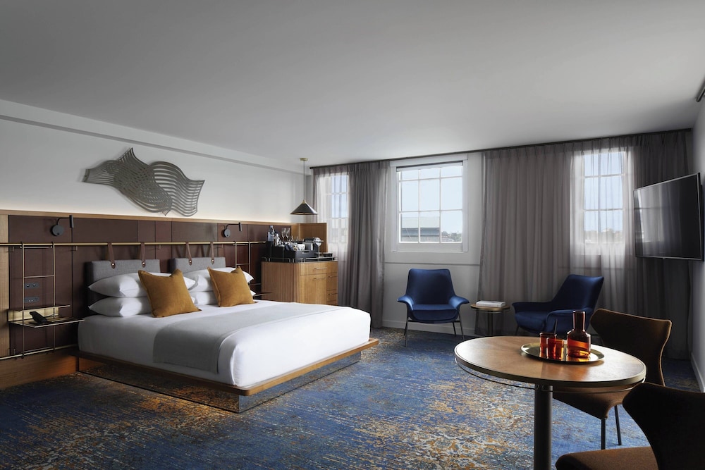 Suite, 1 King Bed, Balcony (Balcony)