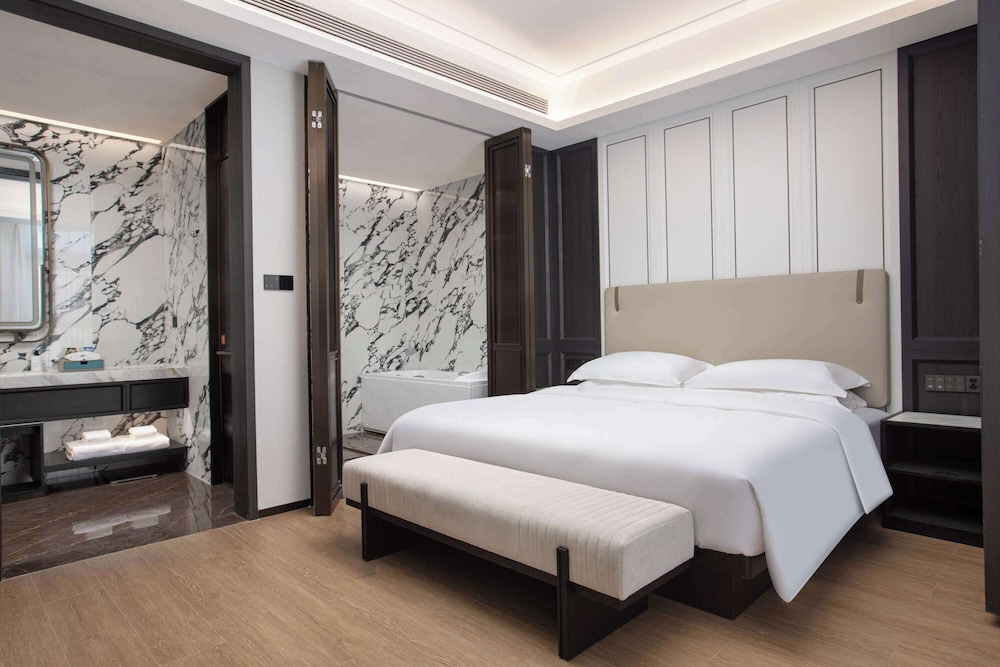 Suite, 1 King Bed, Non Smoking (1 King Tatami Mat)