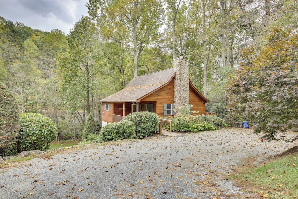 Ski, Fish & Hike: Outdoorsy Retreat in Vilas!