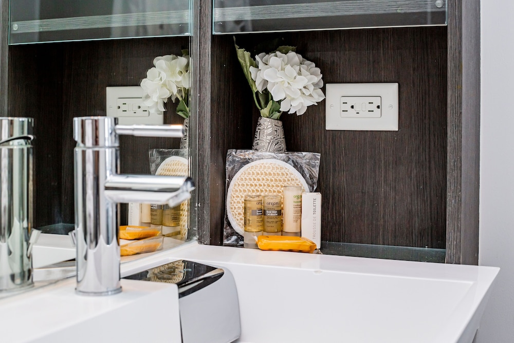 Stunning High Floor 1 Bedroom Condo Near Toronto General Hospital, U of T, TMU, 写真 3