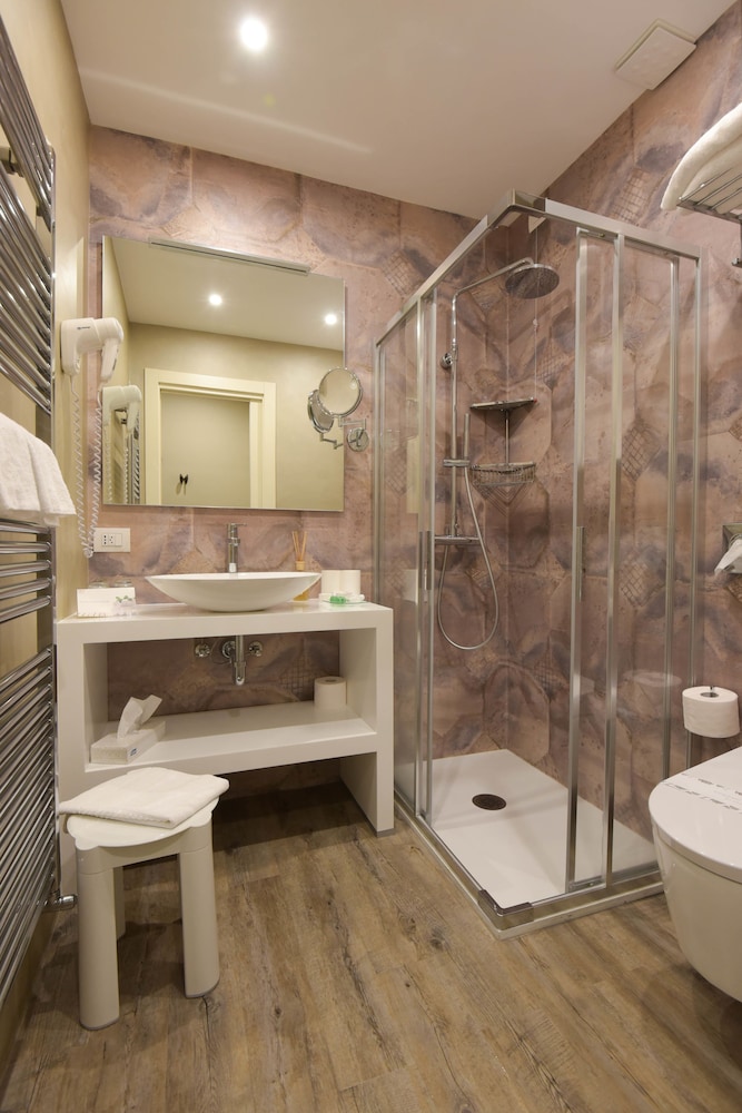 Deluxe Room - Photo 9