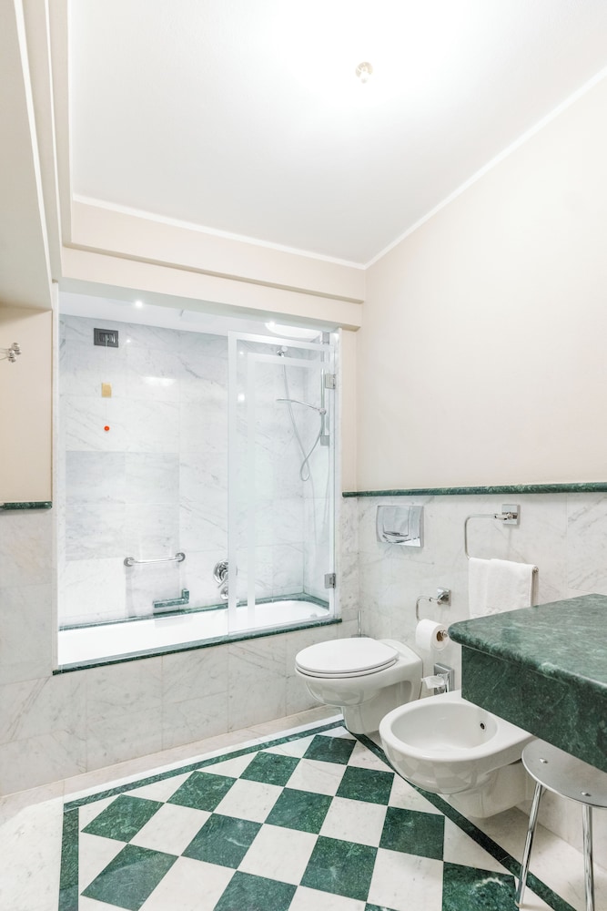 Classic Double or Twin Room - Photo 33
