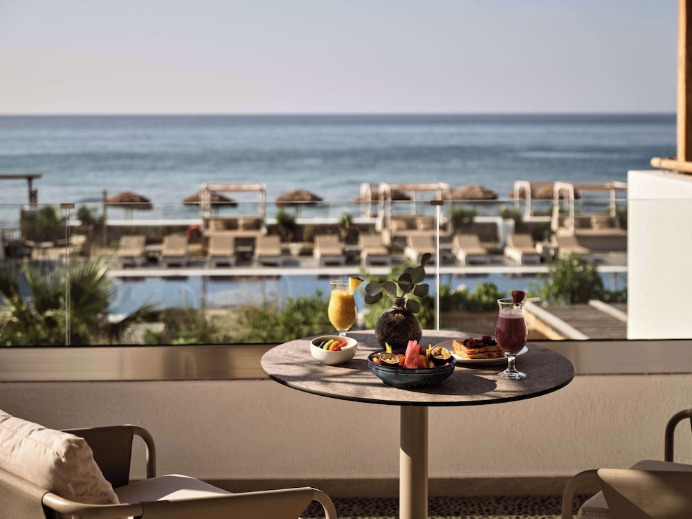 Premium Suite, 1 King Bed, Pool View (Duplex)