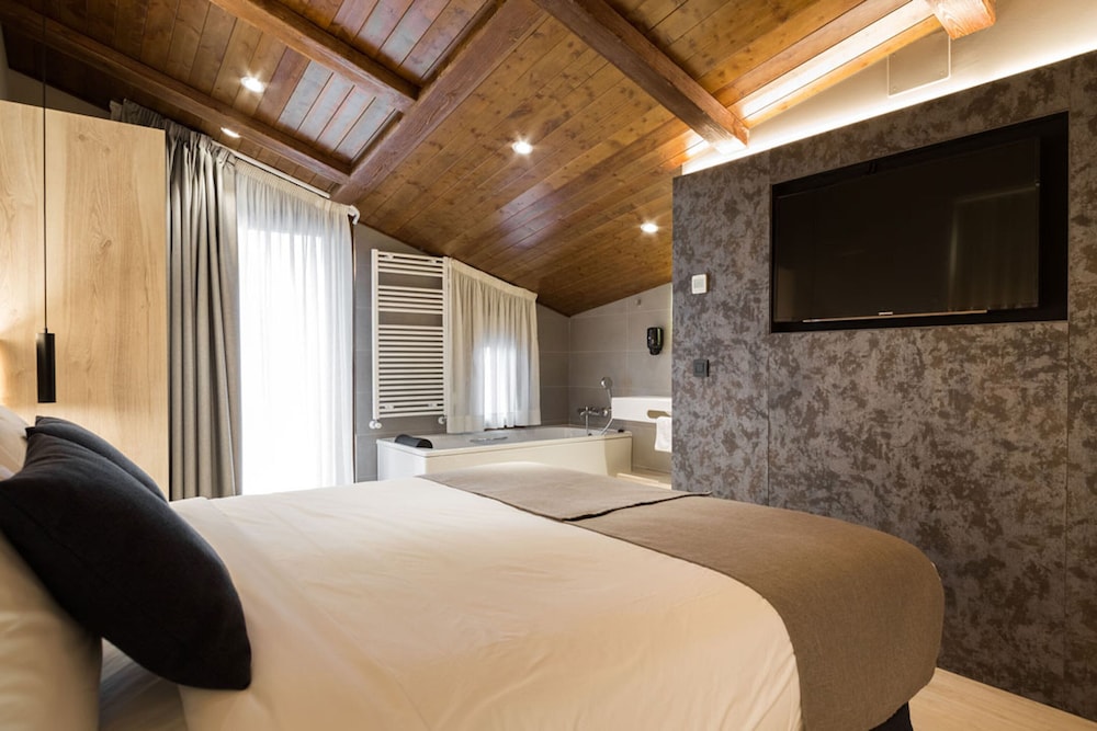 Luxury Suite photo 3