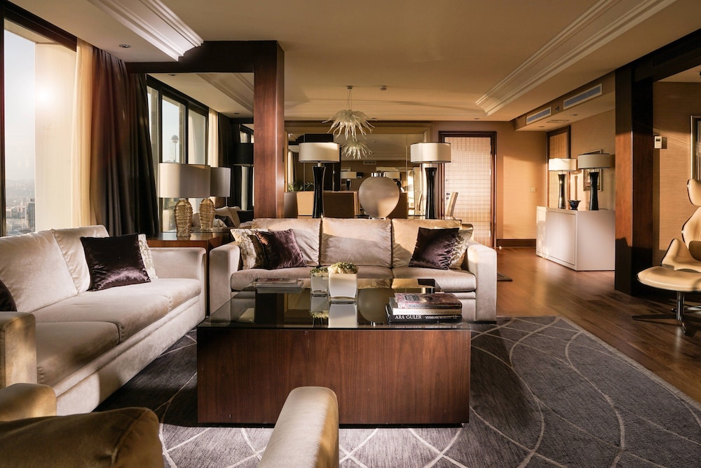 Presidential Suite, 1 King Bed thumbnail 5