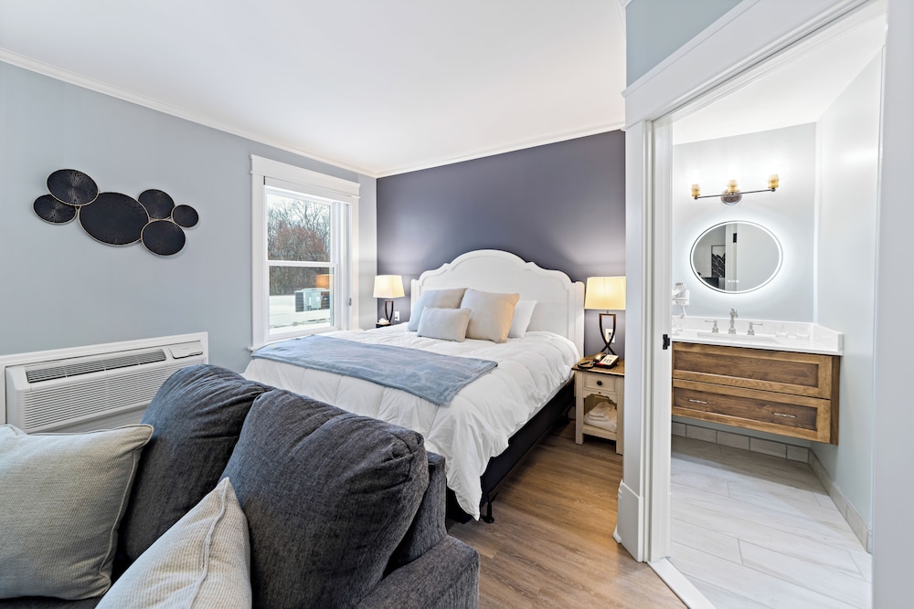 Room, 1 King Bed with Sofa bed