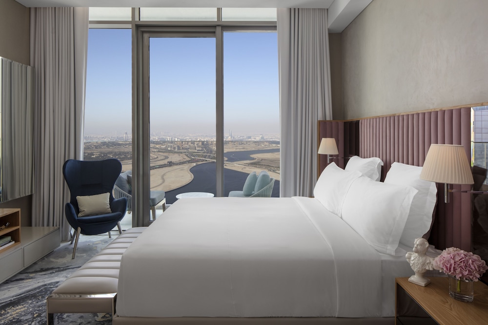 Signature Room, 1 King Bed, Balcony