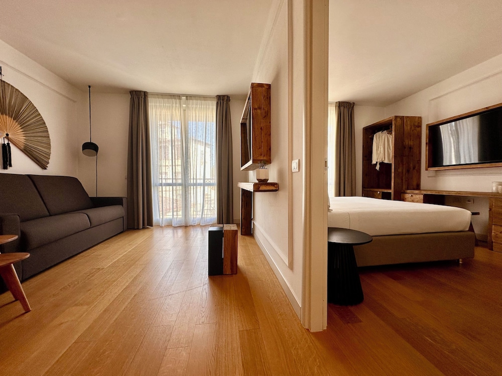 Annex Building Deluxe Apartment (100 meters) photo 2
