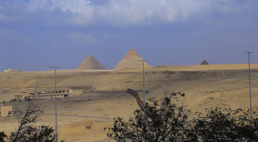 Luxury Triple Room With Pyramids View