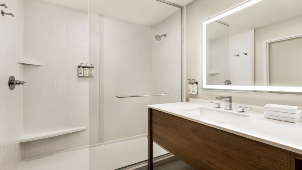 Studio Suite, 1 King Bed, Kitchen (Walk-In Shower) - Photo 6