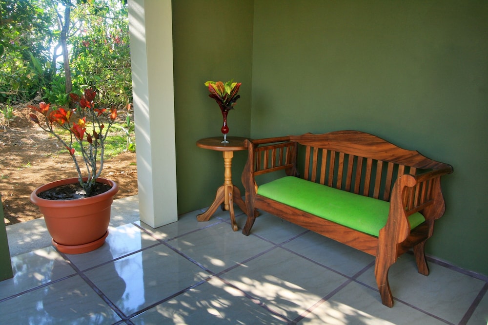 Family Room, Garden View photo 1