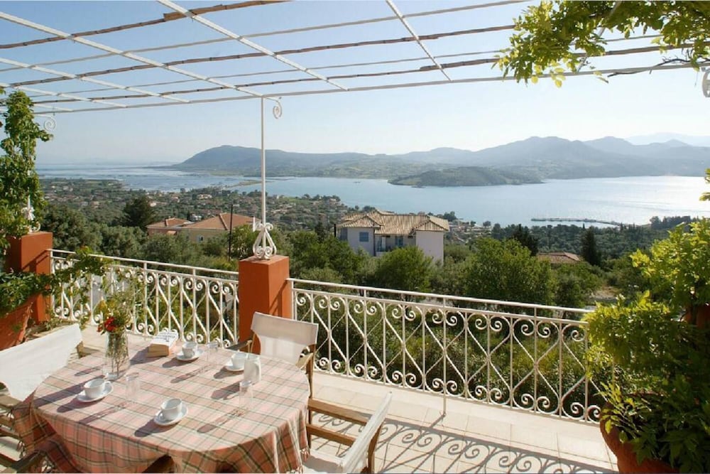 Villa photo 2