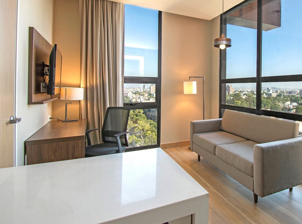 Suite, 1 Bedroom, Kitchen thumbnail 5
