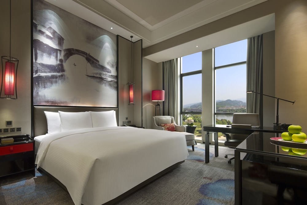 Deluxe King Room with River View