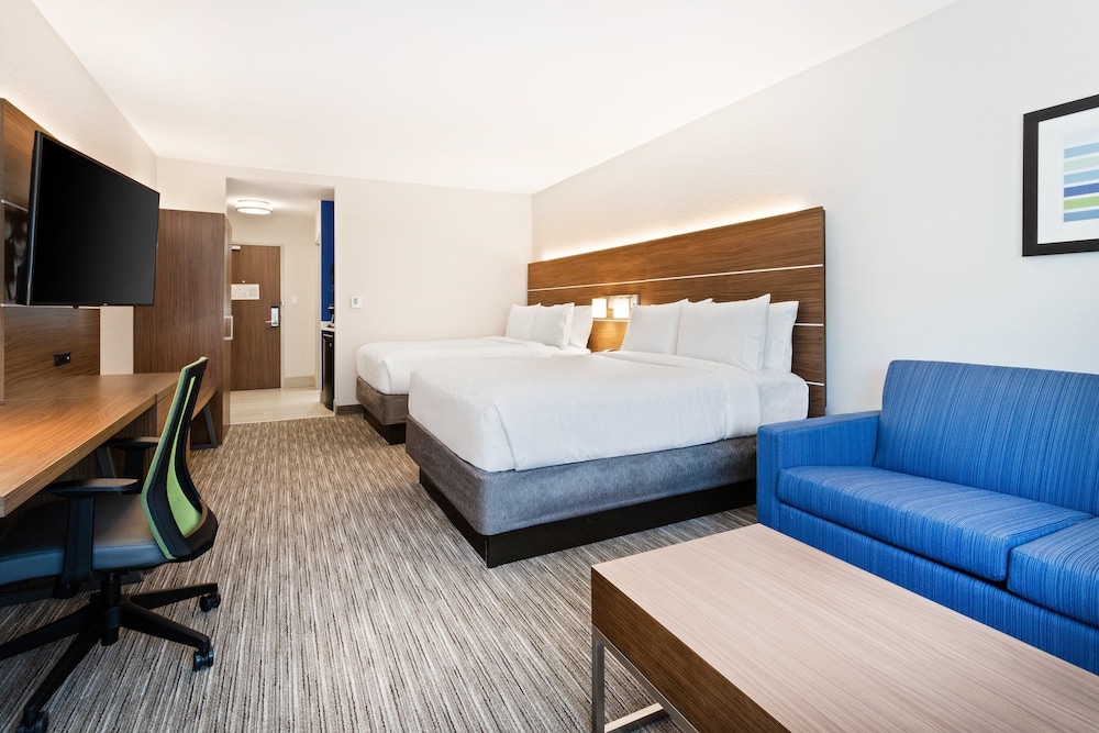 Suite, Multiple Beds - Photo 3