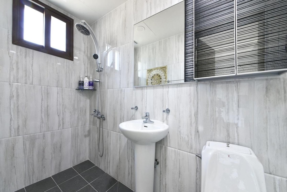 Basic Room, 1 Bedroom (B302(Ocean View)) - Photo 7
