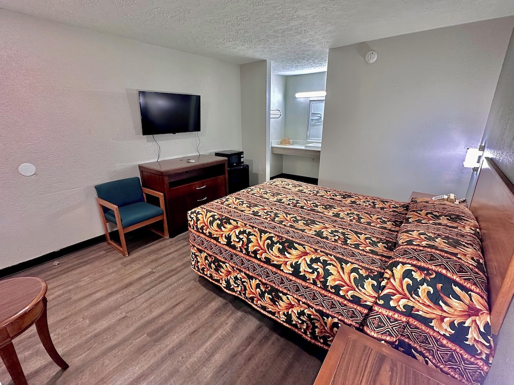 Standard Single Room, 1 Queen Bed, Non Smoking photo 3