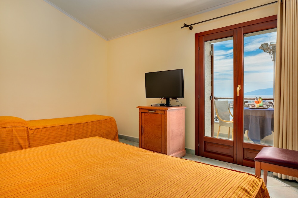Panoramic Triple Room - Photo 2