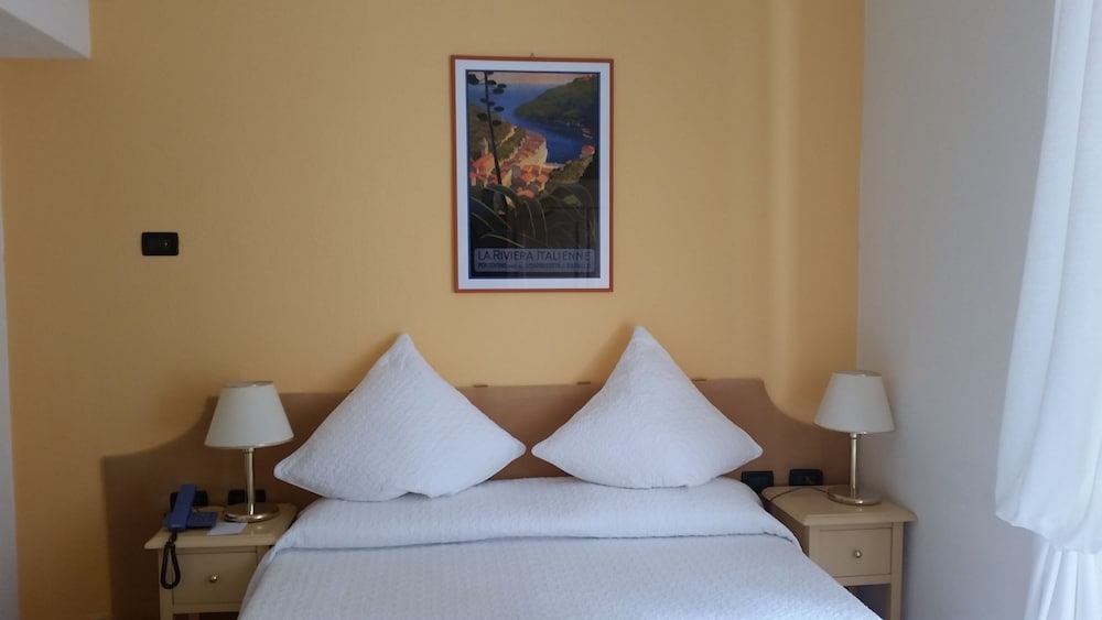 Economy Double Room, Private External Bathroom photo 2