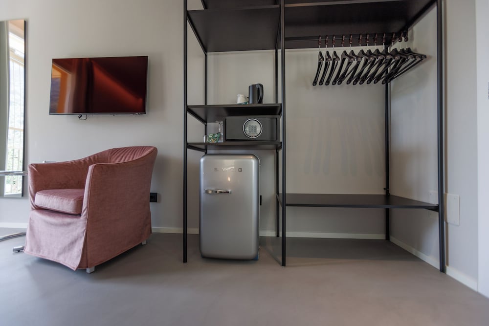 Design Double or Twin Room, Ensuite, Lake View photo 3