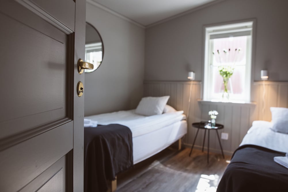 Standard Double Room, 2 Twin Beds photo 1