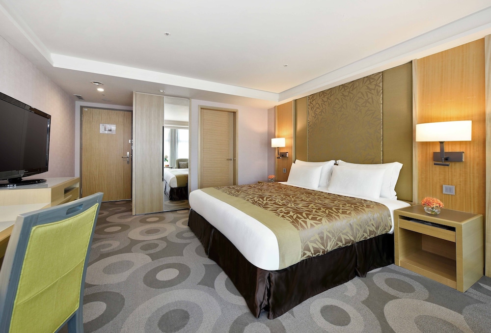 Superior Room, City View, Executive Level - Photo 1