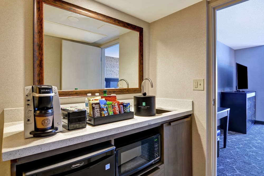 Premium Suite, 2 Queen Beds, Accessible, Bathtub - Photo 1
