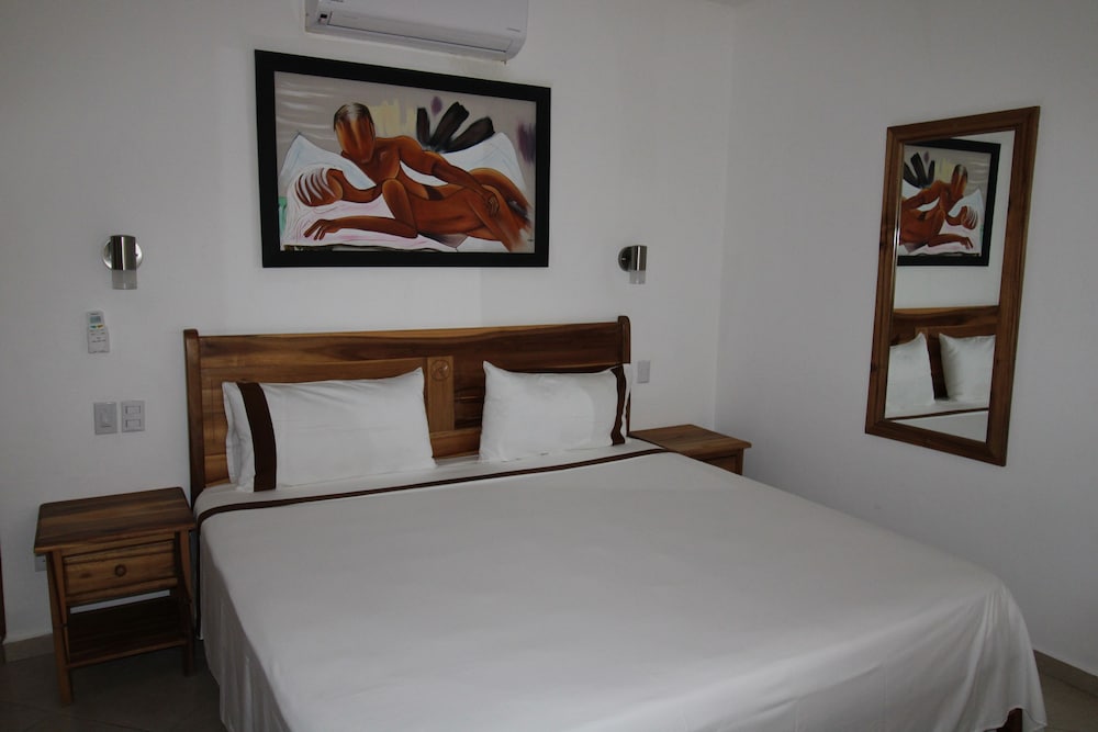 Apartment, 1 King Bed, Partial Sea View