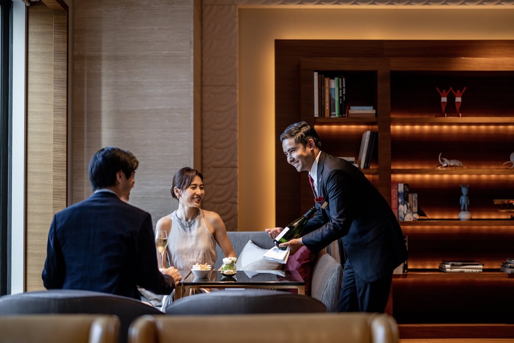 Premium Room, 1 King Bed, Club Lounge Access - Photo 8