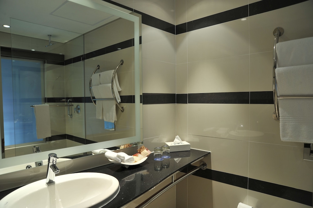 Standard Premium King or Twn Room - Photo 8