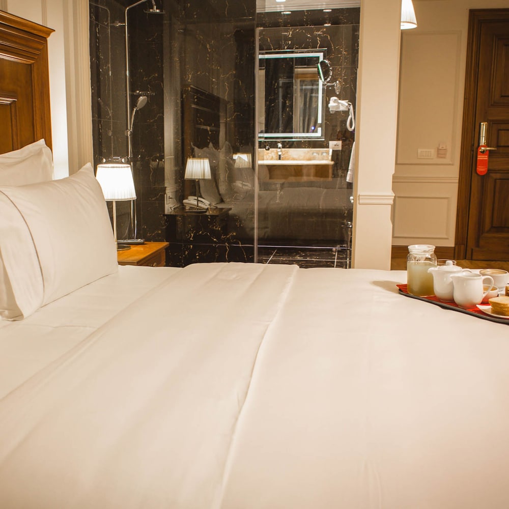 Deluxe Double Room, 1 King Bed photo 2
