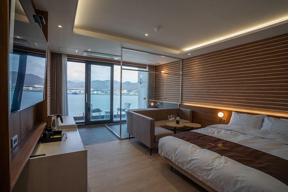 Corner Suite, Ocean View photo 1