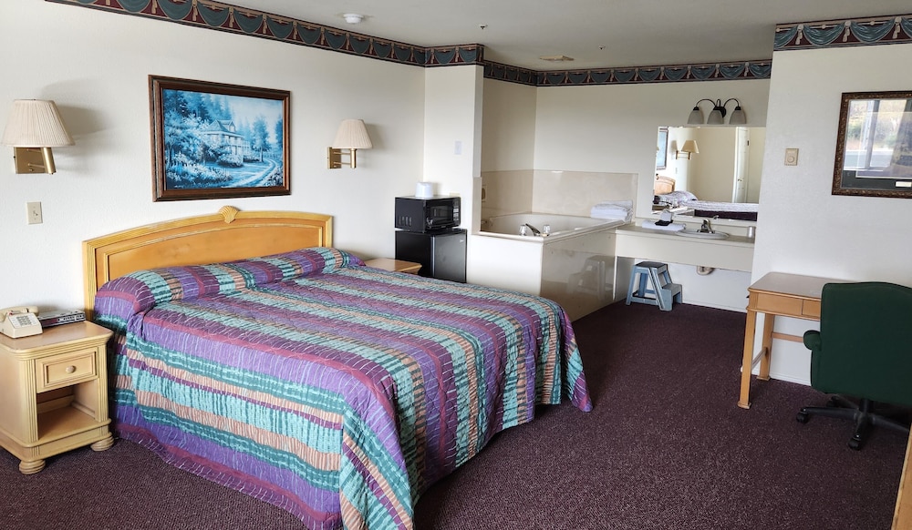 Deluxe Single Room, 1 King Bed, Jetted Tub