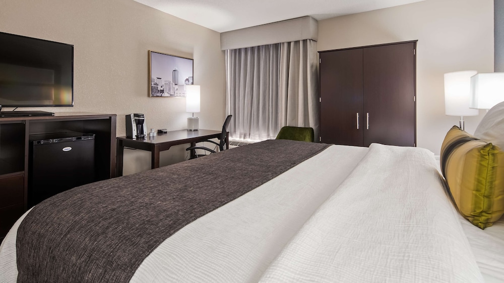 Standard Room, 1 King Bed, Accessible, Refrigerator & Microwave (Refrigerator & Microwave) - Photo 7