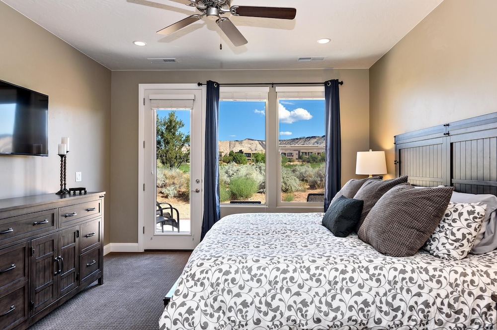 House, Multiple Beds, Mountain View (Escape On The 18th Hole) photo 1
