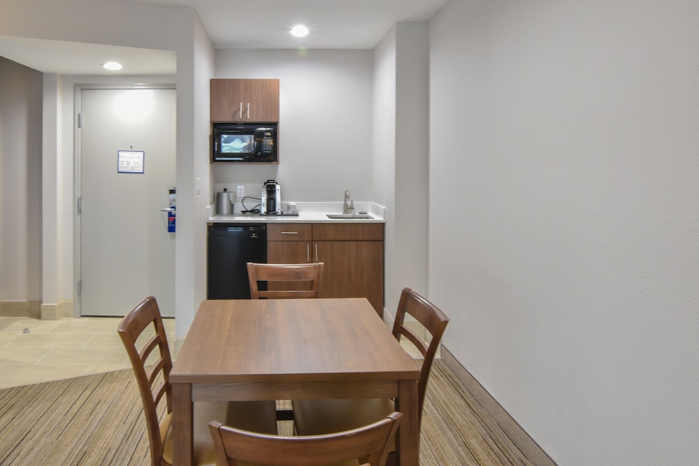 Suite, 1 King Bed with Sofa bed, Accessible (Communications) - Photo 1