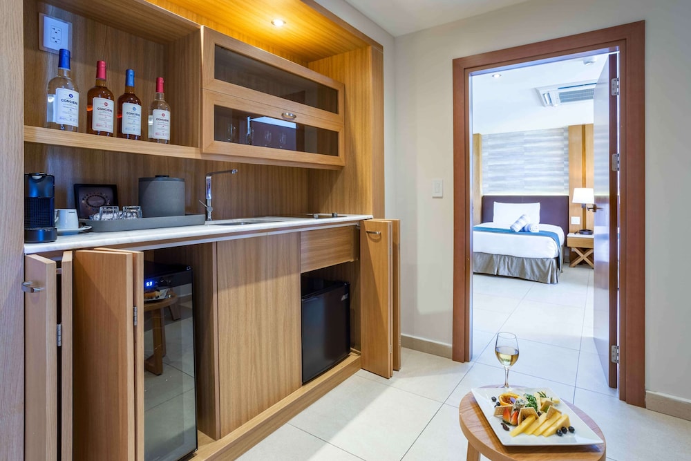 Executive Suite, Multiple Beds, Ocean View (Royale Two-Bedroom Butler Penthouse) thumbnail 6