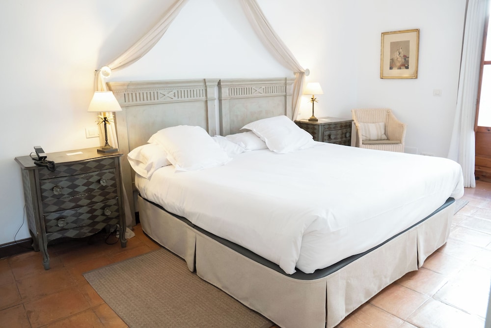 Family Studio Suite, 1 King Bed with Sofa bed, Terrace, Courtyard View