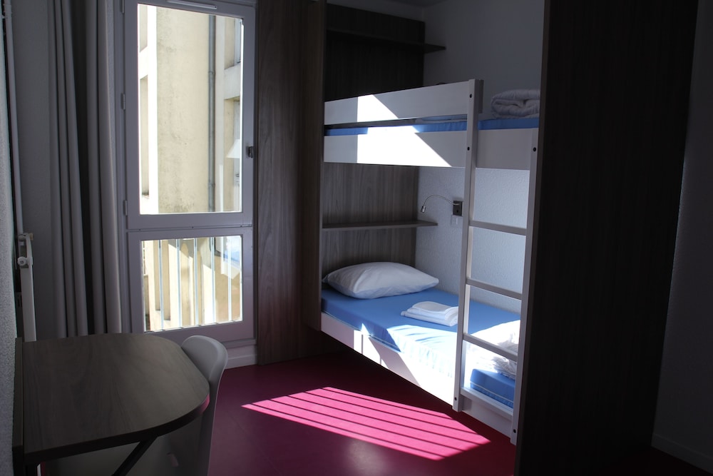 Shared Dormitory, Men only