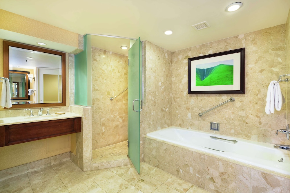 Makai One Bedroom Suite, 1 King Bed, Ocean View thumbnail 6