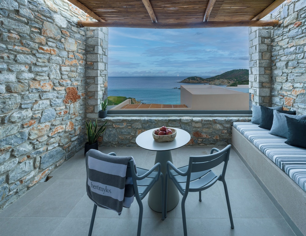 Junior Suite, 1 King Bed with Sofa bed, Sea View photo 3