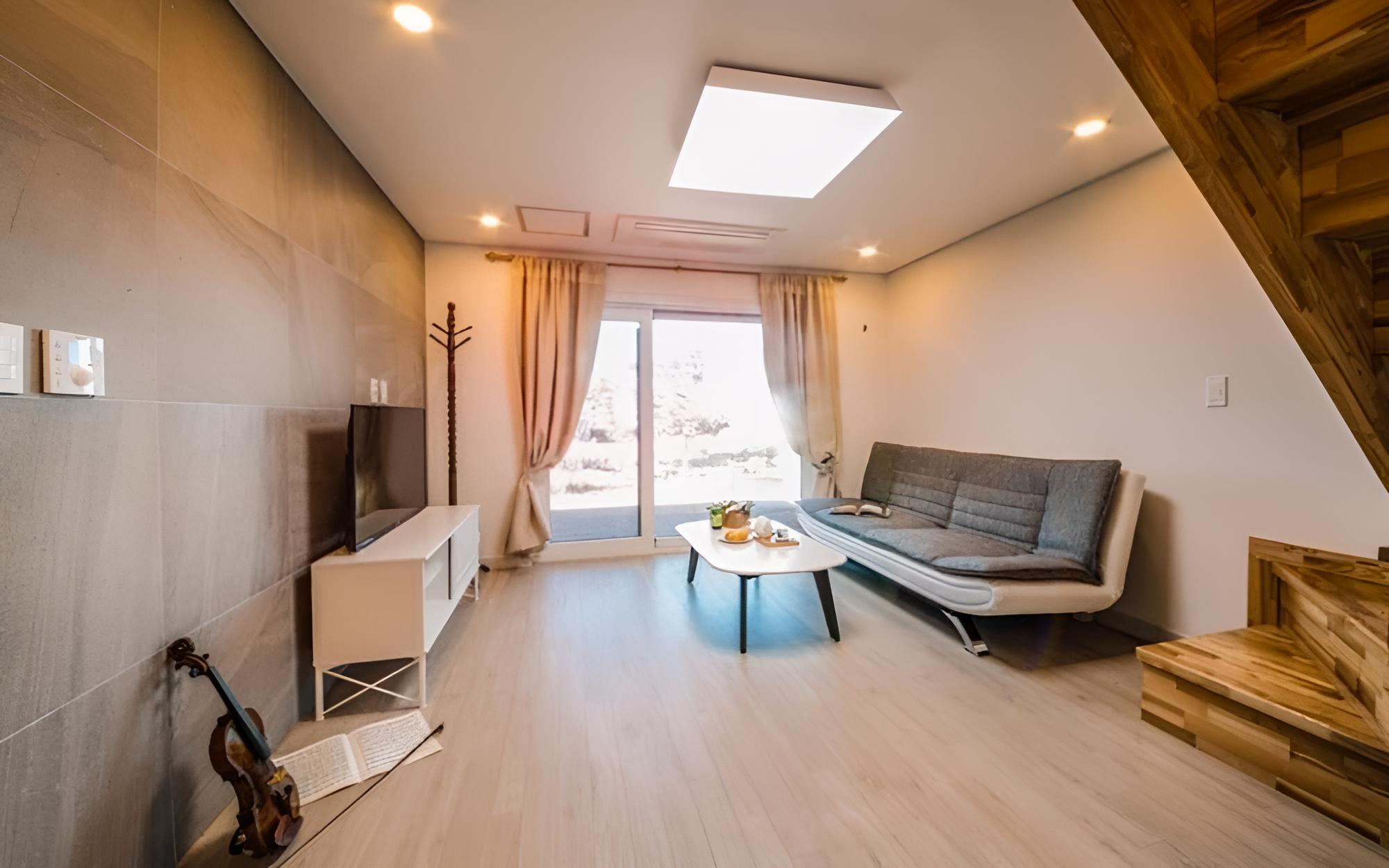 Room (Duplex 105 (MIN 2 Night)) photo 3