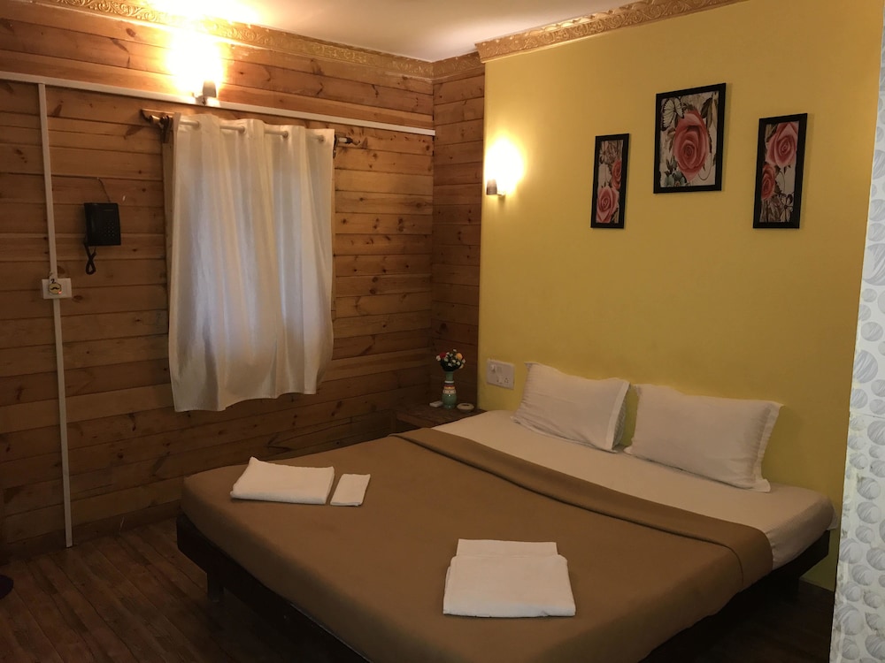Deluxe Room, Smoking