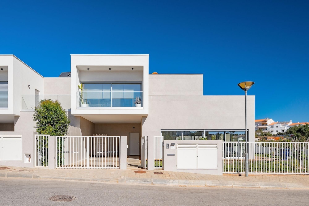 Villa photo 2