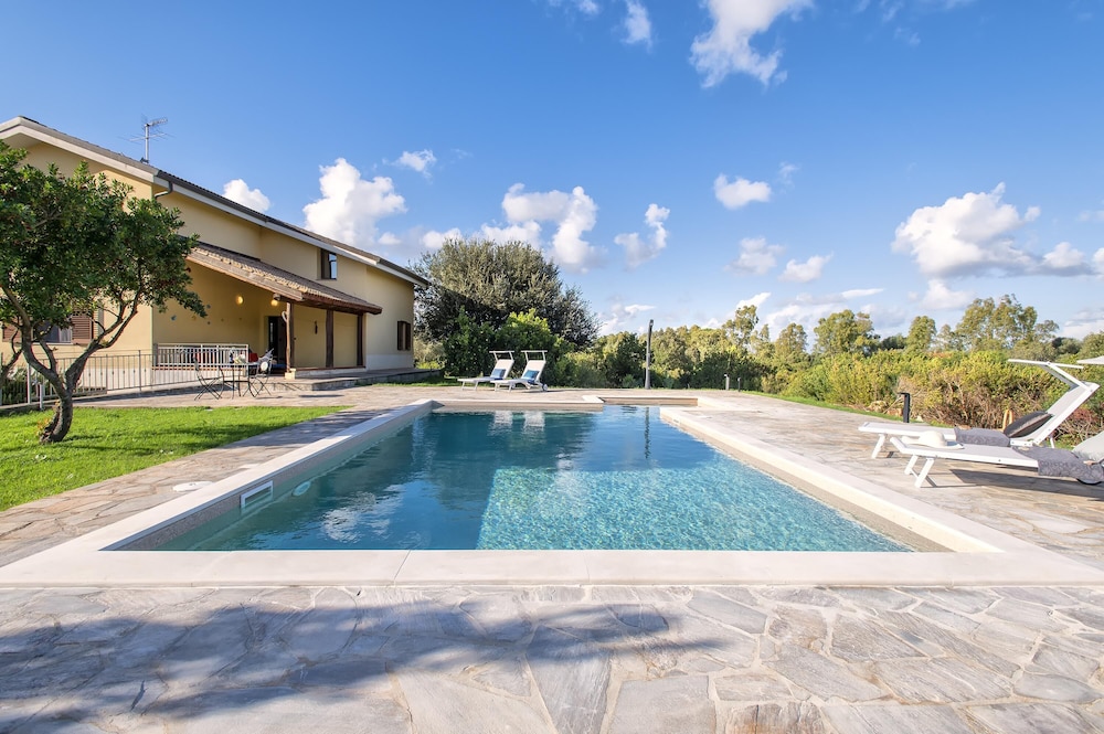 Villa photo 3