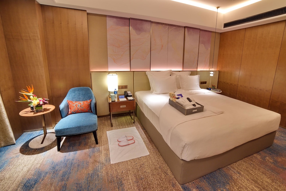 Superior Room, 1 King Bed, Smoking
