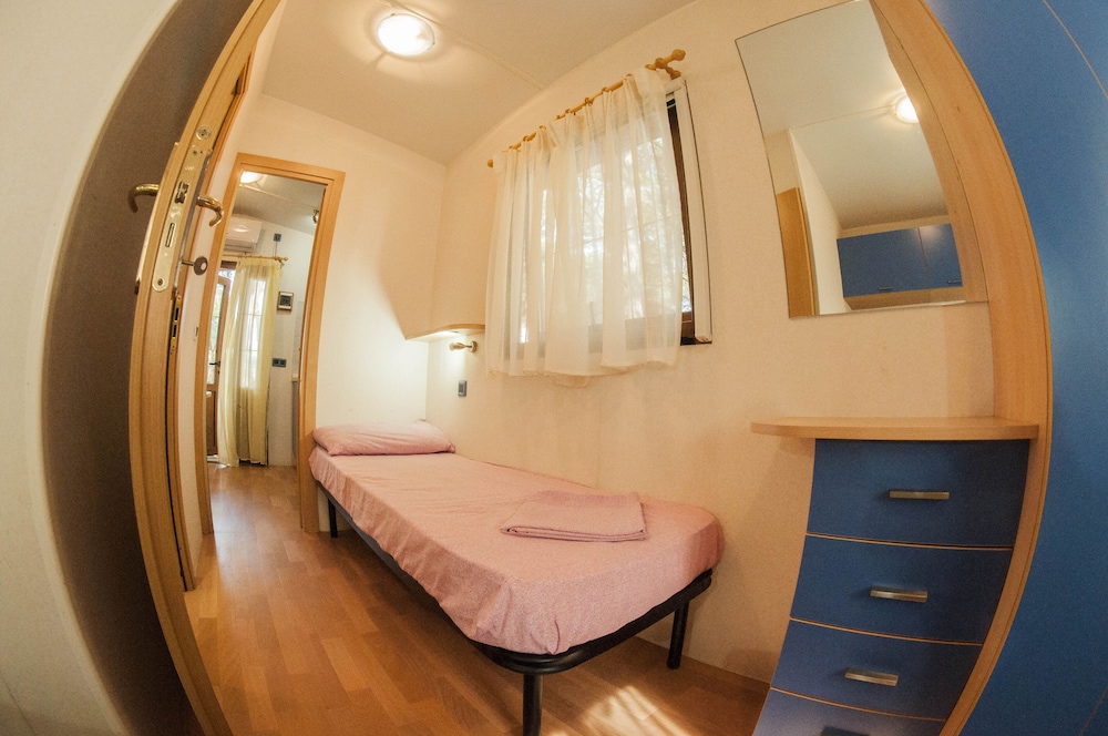 Deluxe Mobile Home, 1 Bedroom photo 3