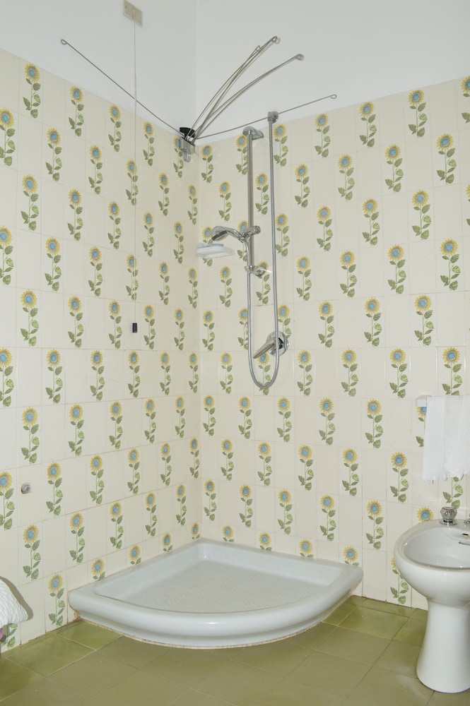 Classic Quadruple Room photo 3